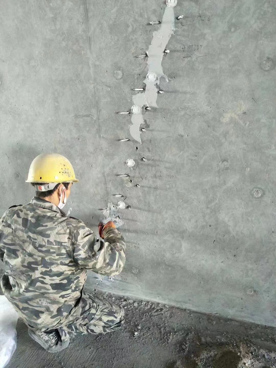 靖江混凝土楼板裂缝加固施工的方案
